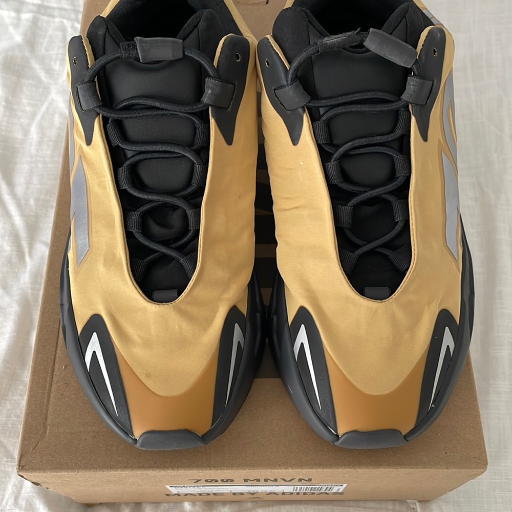 Yeezy Boost 700 MNVN Honey Flux